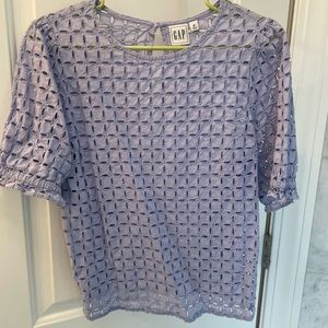 Gap lilac eyelet top - size M